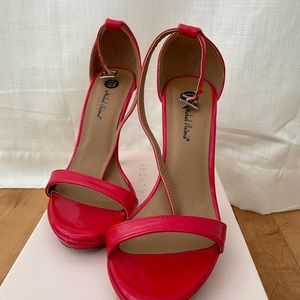 Michael Antonio red pump